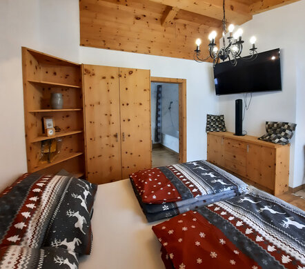 Schlafzimmer mit Doppelbett