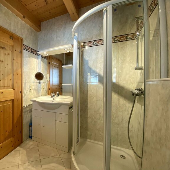 Bad mit Dusche